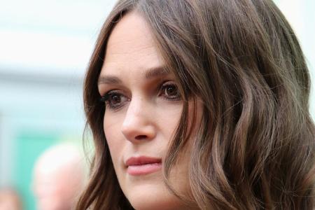 Keira Knightley wird am 26. März gerade einmal 40 Jahre alt, dabei steht die in London geborene Schauspielerin schon seit Jahrzehnten vor der Kamera — kein Wunder, denn das Talent wurde ihr buchstäbli ... Keira Knightley wird am 26. März gerade einmal 40 Jahre alt, dabei steht die in London geborene Schauspielerin schon seit Jahrzehnten vor der Kamera — kein Wunder, denn das Talent wurde ihr buchstäbli ...