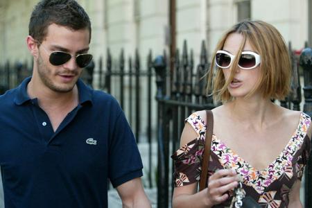 Ein anderer Star verdankt Keira Knighley seinen eigenen Worten zufolge seine Karriere: Von 2003 bis 2005 war sie mit ihrem Kollegen Jamie Dornan zusammen, sie hatten sich beim Fotoshooting für eine We ...