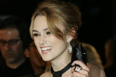 Große Ehre: Die britische Blinden-Hilfsorganisation Royal National Institute for the Blind wählte Keira Knightley 2008 zur zweitsexisten Stimme des Landes. Gewinner war Sean Connery.