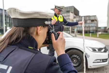 Symbolbild Verkehrsunfallaufnahme Symbolbild Verkehrsunfallaufnahme
