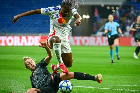 Trotz Führung: Bayern-Frauen scheitern an Lyon Trotz Führung: Bayern-Frauen scheitern an Lyon