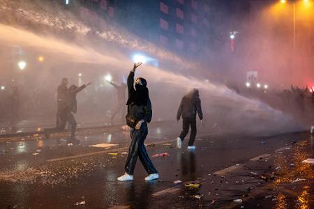 Seit Beginn der Proteste wurden laut dem türkischen Innenministerium mehr als 1.400 Menschen bei Demonstrationen festgenommen. 