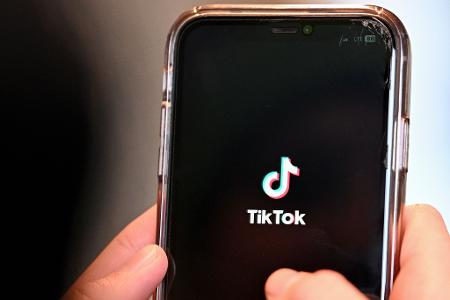 Tiktok ist vor allem bei Jüngeren beliebt. (Archivbild)