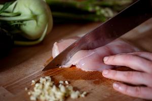 Menschen essen mehr Geflügelfleisch - 13,6 Kilo pro Kopf