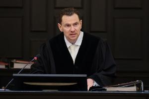 Richter Jörg Burmeister: Der Angeklagte hat Mutter und Großeltern heimtückisch getötet. (Archivbild)