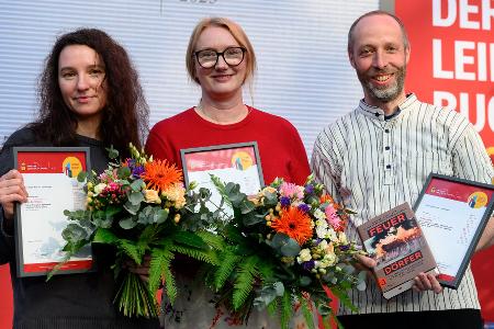 Die Ausgezeichneten des Preises der Leipziger Buchmesse, Irina Rastorgueva (l-r, Kategorie Sachbuch), Kristine Bilkau (Kategorie Belletristik) und Thomas Weiler (Kategorie Übersetzung).