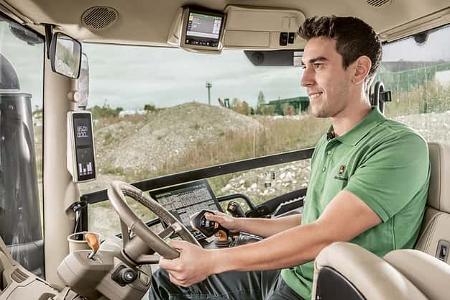 03/2025 John Deere 6R Traktor mit Sportpaket