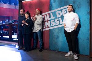 Lautes Raunen im Studio: Nach Streit ums Toast Hawaii zeigt Henssler obszöne Geste