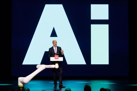 Weniger Bürokratie und mehr Innovation fordert Siemens-Chef Roland Busch.