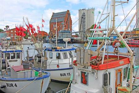 Erlebnishafen, Schiffe, Wasser, Himmel