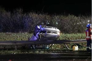 ++ Alkohol am Steuer: Unfall auf der A1 bei Neu Wulmstorf ++ Zeugenaufruf nach Verkehrsunfallflucht in Bremervörde - Gelber Pritschenwagen gesucht ++