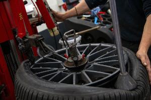 IG Metall startet Warnstreiks in Kfz-Werkstätten