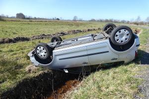Verkehrsunfall in der Wingst - PKW überschlägt sich (Foto im Anhang)