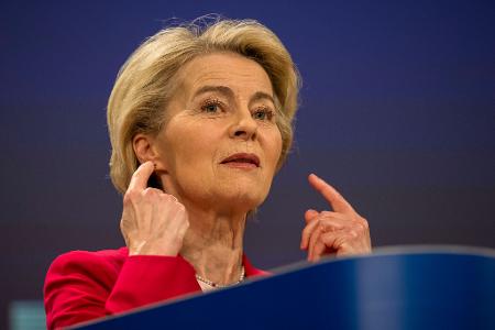 Ursula von der Leyen will mit US-Präsident Donald Trump verhandeln, hat aber auch Pläne für den Fall, dass er dies nicht will. (Archivbild)