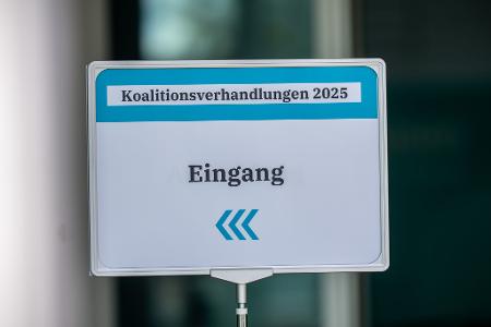 Die Unterhändler von Union und SPD führen ihre Koalitionsgespräche in großer Runde fort. (Archivbild) Die Unterhändler von Union und SPD führen ihre Koalitionsgespräche in großer Runde fort. (Archivbild)