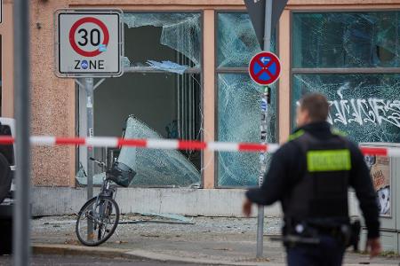 In Berlin-Schöneberg gab es schwere Schäden - mutmaßlich durch die Explosion einer Kugelbombe. (Archivbild)