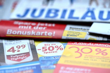 Viele Händler setzen weiterhin auf Print-Werbung. (Symbolbild)