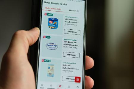 Die Handelskette Rewe hat ihre Angebotskommunikation in ihre App verlagert. (Symbolbild)