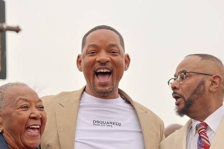 Philadelphia hat seinen berühmten Sohn geehrt: Seit letzter Woche (26. März) gibt es in der Stadt im US-Staat Pennsylvania einen Will Smith Way. Dieser befindet sich an der 2000 N. 59th Street, in dem ... Philadelphia hat seinen berühmten Sohn geehrt: Seit letzter Woche (26. März) gibt es in der Stadt im US-Staat Pennsylvania einen Will Smith Way. Dieser befindet sich an der 2000 N. 59th Street, in dem ...