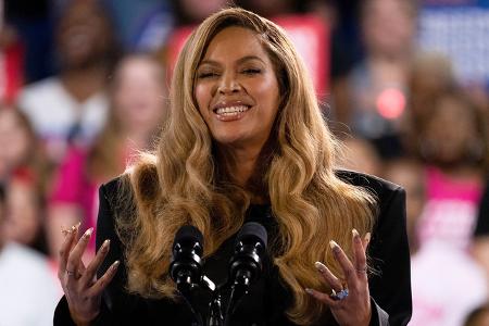 Wesentlich weniger Pathos floss in die Taufe von Beyoncés Straße auf Bermuda: Nach einem Auftritt auf der Insel im Nordatlantik hatte Queen Bey offenbar so viel Eindruck geschunden, dass man eine Stra ...