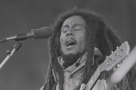 Reggae-Ikone Bob Marley hat gleich zwei Boulevards, die nach ihm benannt wurden — einen in Kingston auf Jamaika und einen in New York.