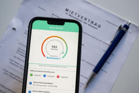 Über die App ihrer Tochter Über die App ihrer Tochter