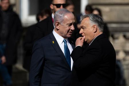 Netanjahu (l) und Orban (r) teilen viele politische Gemeinsamkeiten.