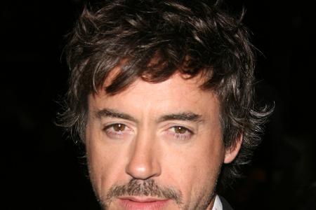 Die Liebe zum Entertainment wurde ihm in die Wiege gelegt, denn Robert Jr. ist Sohn von Robert Sr.: Sein Vater war Regisseur von Independent-Filmen, Underground-Klassikern als bissige Satiren auf Kapi ...