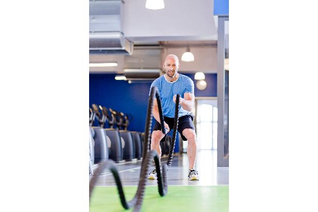 Einmal kurz auspowern, bitte! HIIT eignet sich für alle, die wenig Zeit haben. 