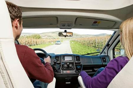 Schritt für Schritt zum Profi-Camper: Mit dem Reisemobil im Straßenverkehr