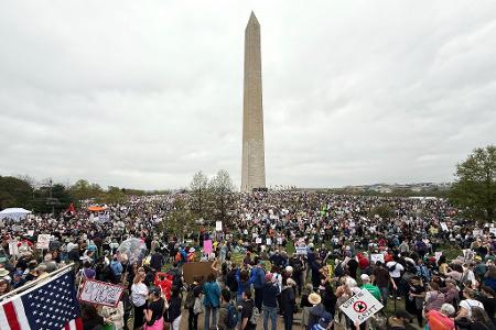 Eine große Demonstration gab es in der US-Hauptstadt Washington, unweit des Weißen Hauses. Eine große Demonstration gab es in der US-Hauptstadt Washington, unweit des Weißen Hauses.