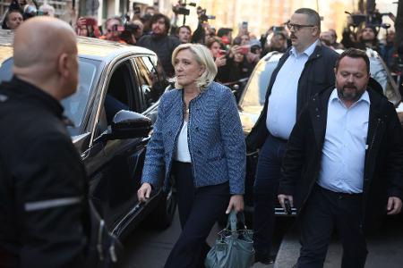 Le Pen will auf einer Protestkundgebung in Paris am Sonntag zu Tausenden Anhängern reden. (Archivbild)