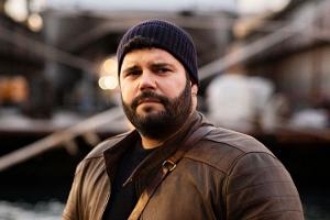 Er steht jetzt in den "Plattfuß"-Stapfen von Bud Spencer und gesteht: "Ich hatte richtig Angst"