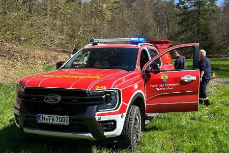 Das Geländefahrzeug der Feuerwehr Sprockhövel verfügt über Zusatzausstattung, um eine verletzte Person auf der Ladefläche transportieren zu können. Das Geländefahrzeug der Feuerwehr Sprockhövel verfügt über Zusatzausstattung, um eine verletzte Person auf der Ladefläche transportieren zu können.