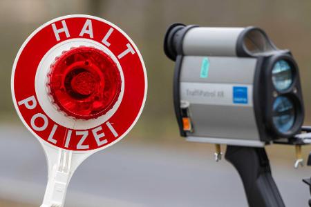 Allein in Bayern soll es zum Blitzermarathon an rund 1.500 Orten Geschwindigkeitskontrollen geben. (Archivbild) Allein in Bayern soll es zum Blitzermarathon an rund 1.500 Orten Geschwindigkeitskontrollen geben. (Archivbild)