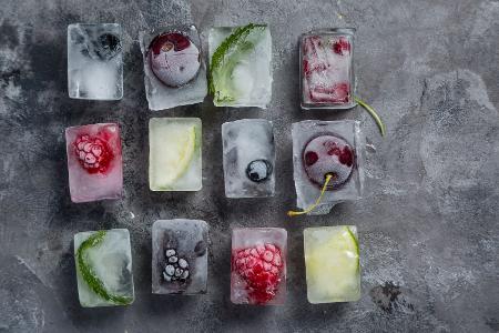 Obst in Eiswürfel