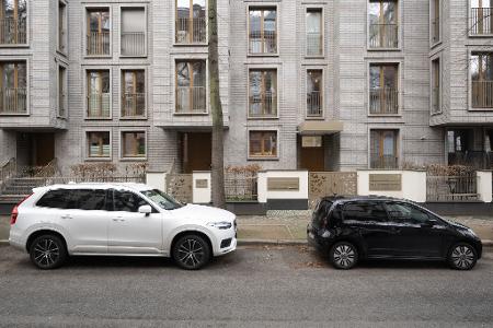 Kleine Autos werden seltener - SUVs und Geländewagen nicht. (Archivbild)