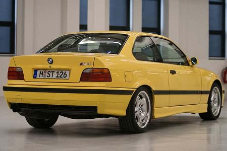 BMW M3 E36 Coupé (1993) Dakargelb Studio Heck