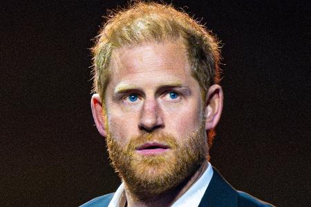 Weiterer Gerichtstermin: Prinz Harry ist in Großbritannien gelandet Weiterer Gerichtstermin: Prinz Harry ist in Großbritannien gelandet