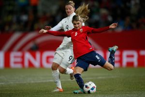 Schwangere Fußballerinnen erhalten Vertragsverlängerung