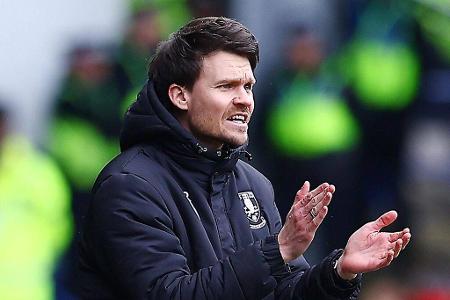 Danny Röhl (Sheffield Wednesday) - Laut 'Sky' ist Danny Röhl eine konkrete Option bei RB Leipzig. Demnach hat der 35-Jährige die Bosse um Oliver Mintzlaff und Jürgen Klopp menschlich, fachlich und inhaltlich überzeugt. Der frühere Assistent von Hansi Flick sei von einem 'Anwärter mit Außenseiterchancen' zum 'Geheimfavoriten' aufgestiegen.