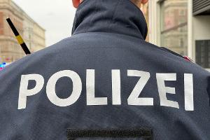Kind überlebt Sturz aus 5. Stock - Holztisch rettet
