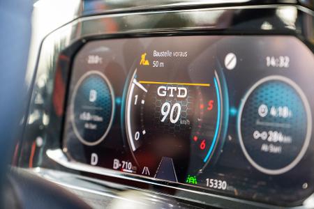 Das C-ITS-Frühwarnsystem warnt Autofahrer per WLAN über kurzfristig eingerichtete Baustellen. (Archivbild) Das C-ITS-Frühwarnsystem warnt Autofahrer per WLAN über kurzfristig eingerichtete Baustellen. (Archivbild)