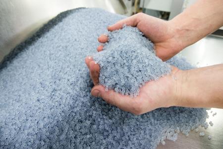 Die EU will einen sorgsameren Umgang mit Plastikteilchen.