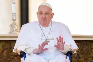 Papst Franziskus empfängt König Charles im Vatikan