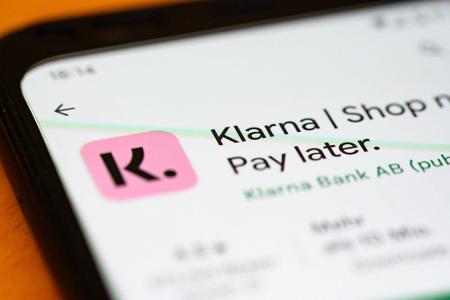 Die App des schwedischen Zahlungsanbieters Klarna. Die Finanzfachleute der Unternehmensberatung Strategy& erwarten, dass die großen digitalen Finanzdienstleister etablierte Banken weiter bedrängen werden. (Foto: Illustration) Die App des schwedischen Zahlungsanbieters Klarna. Die Finanzfachleute der Unternehmensberatung Strategy& erwarten, dass die großen digitalen Finanzdienstleister etablierte Banken weiter bedrängen werden. (Foto: Illustration)