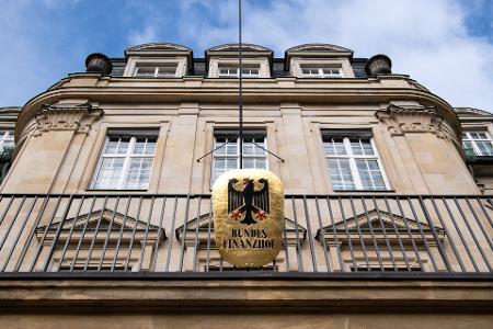 Der Bundesfinanzhof urteilte: Unterschiedliche Lebenserwartungs-Rechnungen für Männer und Frauen sind rechtens. (Symbolbild) Der Bundesfinanzhof urteilte: Unterschiedliche Lebenserwartungs-Rechnungen für Männer und Frauen sind rechtens. (Symbolbild)