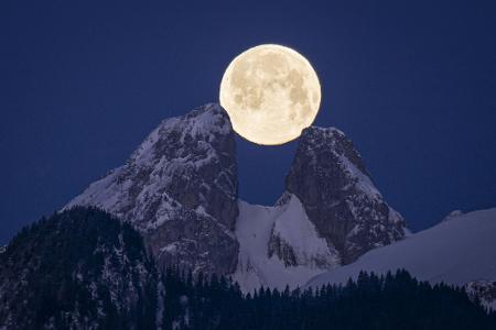 Hoch und höher: Vollmond in der Schweiz 