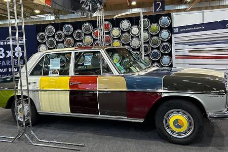 Techno Classica 2024 64 Farben Mercedes-Benz Strich-Acht IG
