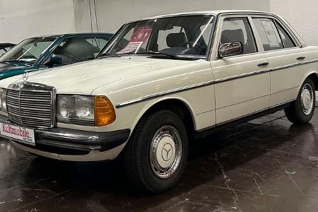 Techno Classica 2024 Mercedes 240D W123 737 Classicweiß